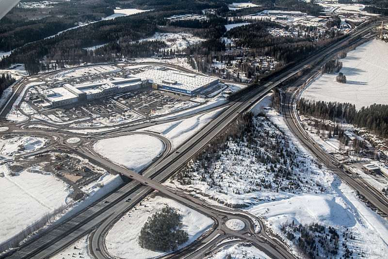Koko perheen jouluinen määränpää Kuopiossa: Suomessa ainutlaatuinen kauppakeskus kokoaa IKEA-tavaratalon ja liki 80 liikettä saman katon alle 
